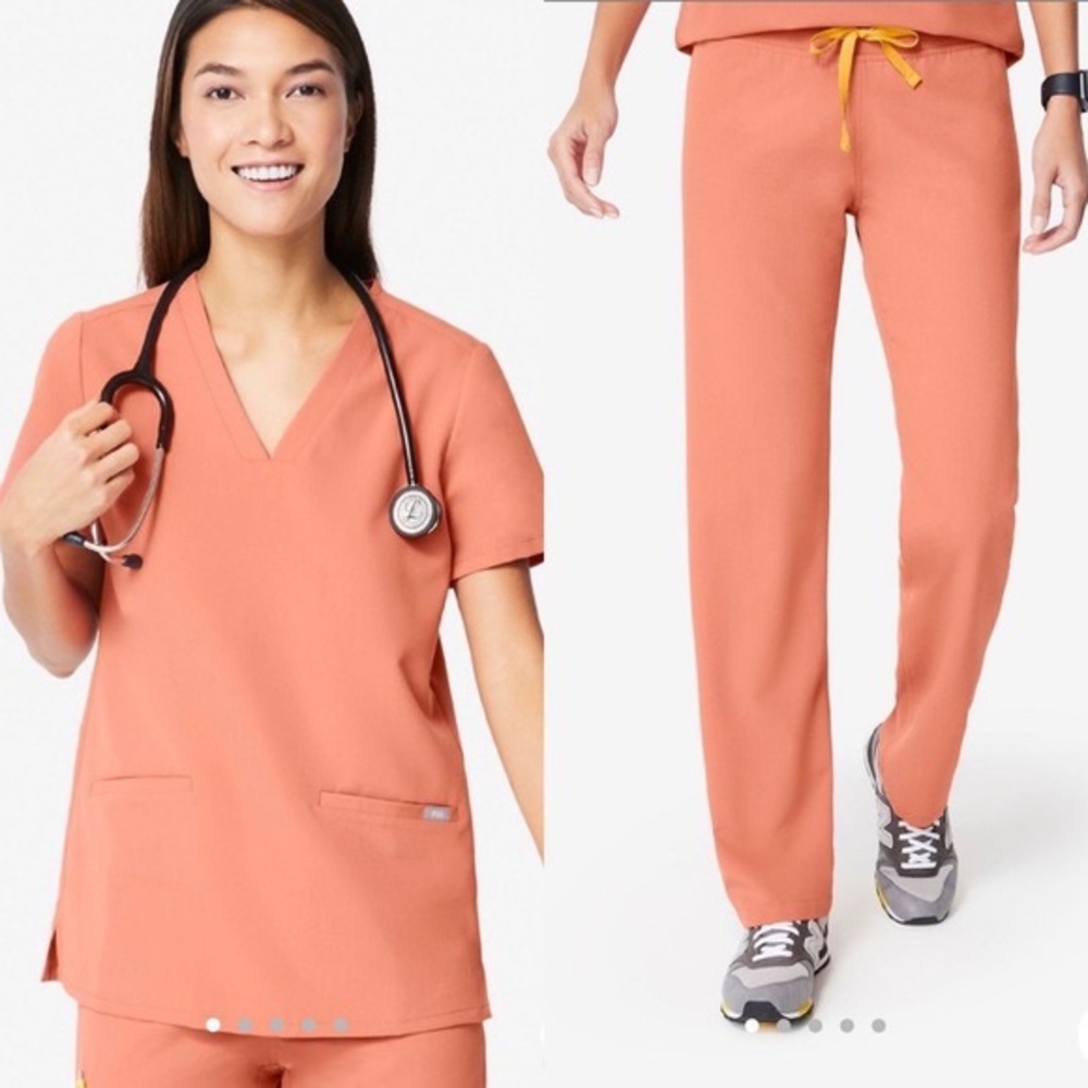 Figs coral scrub set